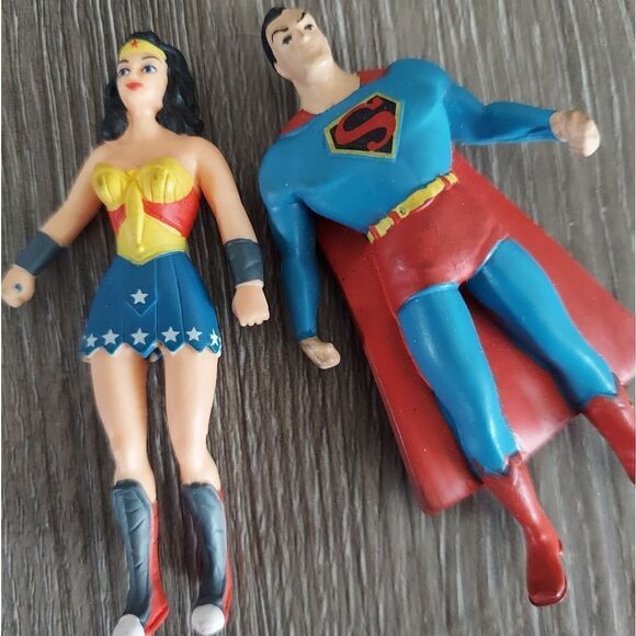 DC Comics Bendable Poseable Wonder Woman Superman Figure 3" - Picture 4 of 5